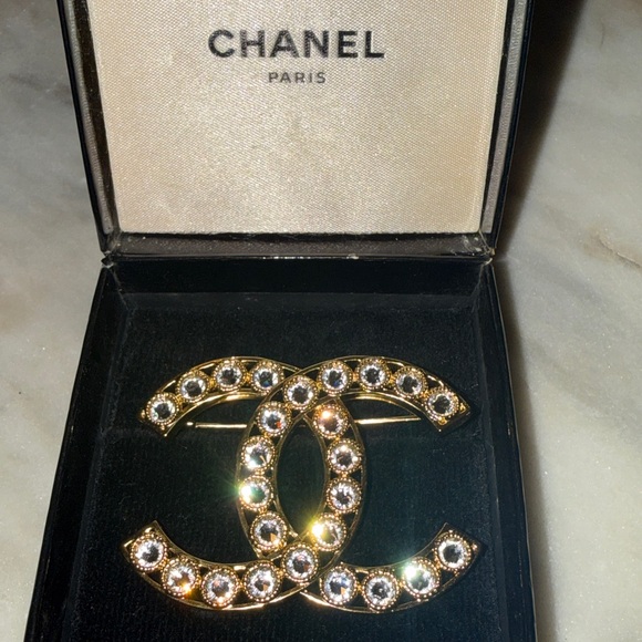 CHANEL Jewelry - CHANEL Rhinestone Brooch